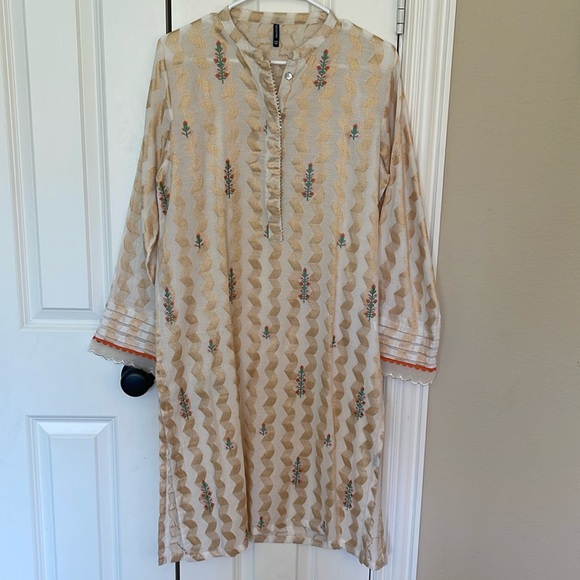 Indian Pakistani kurta from Beechtree size 12 in cream color with embroidery. - Picture 1 of 6